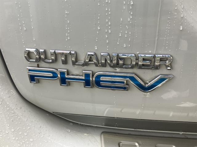 アウトランダーPHEV Gプラスパッケージ 4WD 全周囲カメラ クリアランスソナー オートクルーズコントロール レーンアシスト パワーシート 衝突被害軽減システム TV オートマチックハイビーム オートライト LEDヘッドランプ(27枚目)