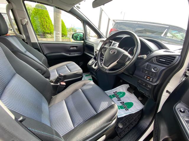 ノア Ｓｉ　４ＷＤ　純正９型ＳＤナビ　フルセグ　ＤＶＤ　Ｂｌｕｅｔｏｏｔｈ　バックカメラ　両側パワースライドドア　スマートキー　ＬＥＤライト　ＥＴＣ　アイドリングストップ（22枚目）