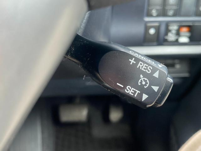 ノア ハイブリッドＧ　純正ＳＤナビ　フルセグ　ＤＶＤ　Ｂｌｕｅｔｏｏｔｈ　バックカメラ　セーフティーセンス　左パワースライドドア　シートヒーター　ＬＥＤライト　スマートキー　ＥＴＣ　ドラレコ（13枚目）