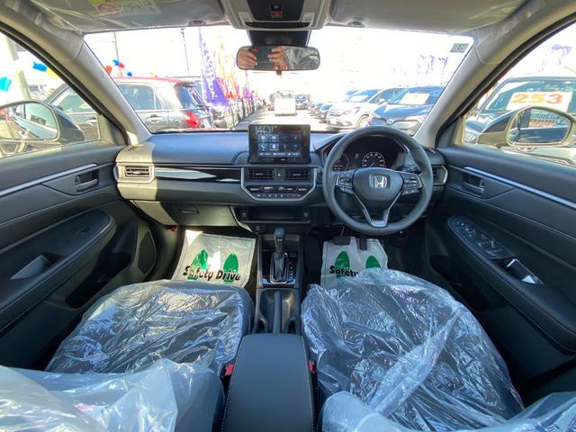 ＷＲ－Ｖ Ｚ＋　登録済未使用車　純正ディスプレイオーディオ　Ｂｌｕｅｔｏｏｔｈ　カープレイ　バックカメラ　ホンダセンシング　ルーフレール　ハーフレザーシート　ＬＥＤライト　スマートキー（9枚目）
