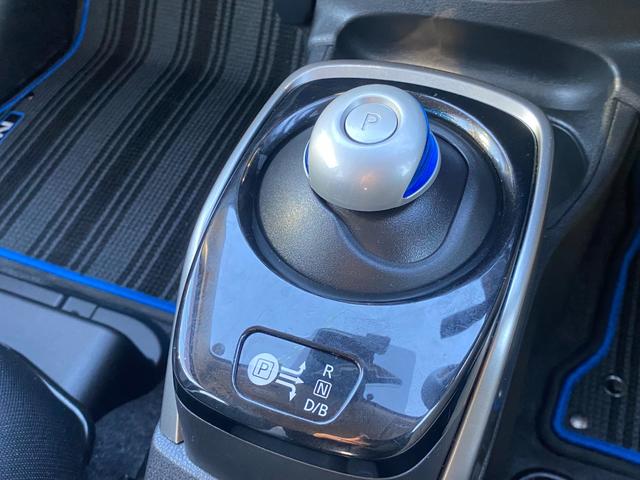 ノート ｅ－パワー　Ｘ　純正ＳＤナビ　フルセグ　ＤＶＤ　Ｂｌｕｅｔｏｏｔｈ　アラウンドビューモニター　エマージェンシーブレーキ　スマートミラー　インテリキー　ＬＥＤライト　ＥＴＣ（17枚目）