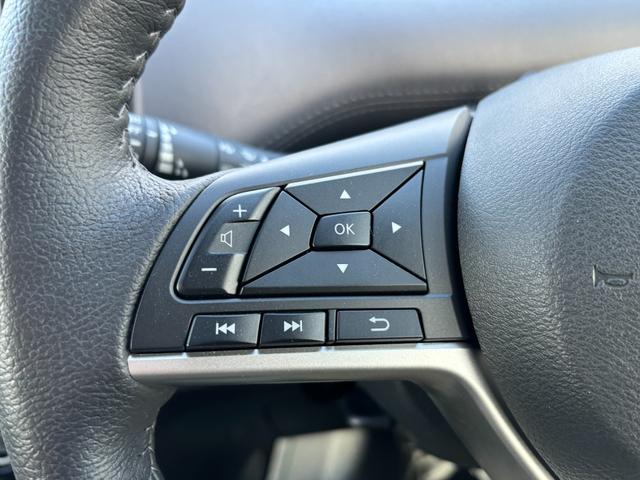 セレナ ハイウェイスターＶ　４ＷＤ　純正ＳＤナビ　フルセグ　ＤＶＤ　Ｂｌｕｅｔｏｏｔｈ　アラウンドビューモニター　エマージェンシーブレーキ　プロパイロット　両側パワースライドドア　ＬＥＤライト　インテリキー　ワンオーナー（11枚目）