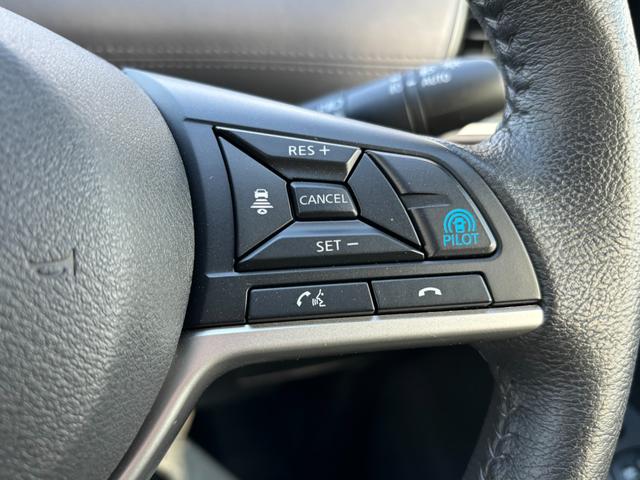 セレナ ハイウェイスターＶ　４ＷＤ　純正ＳＤナビ　フルセグ　ＤＶＤ　Ｂｌｕｅｔｏｏｔｈ　アラウンドビューモニター　エマージェンシーブレーキ　プロパイロット　両側パワースライドドア　ＬＥＤライト　インテリキー　ワンオーナー（12枚目）