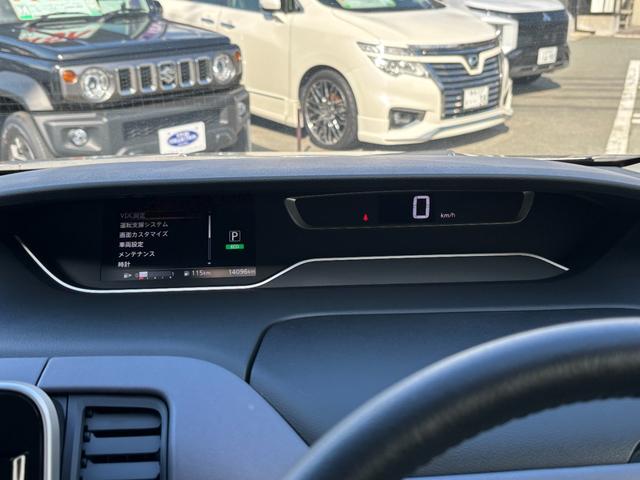 セレナ ハイウェイスターＶ　４ＷＤ　純正ＳＤナビ　フルセグ　ＤＶＤ　Ｂｌｕｅｔｏｏｔｈ　アラウンドビューモニター　エマージェンシーブレーキ　プロパイロット　両側パワースライドドア　ＬＥＤライト　インテリキー　ワンオーナー（14枚目）