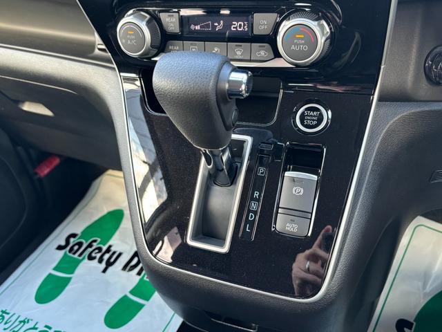 セレナ ハイウェイスターＶ　４ＷＤ　純正ＳＤナビ　フルセグ　ＤＶＤ　Ｂｌｕｅｔｏｏｔｈ　アラウンドビューモニター　エマージェンシーブレーキ　プロパイロット　両側パワースライドドア　ＬＥＤライト　インテリキー　ワンオーナー（20枚目）