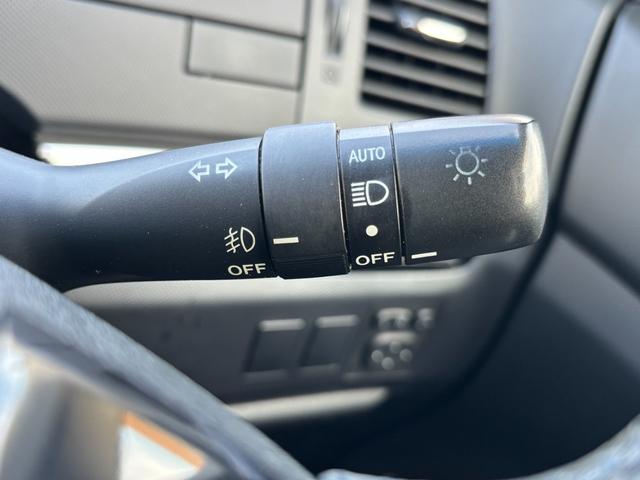 エスティマ アエラス　プレミアムエディション　４ＷＤ　純正ＳＤナビ　フルセグ　ＤＶＤ　Ｂｌｕｅｔｏｏｔｈ　両側パワースライドドア　キセノンライト　スマートキー　ＥＴＣ（13枚目）