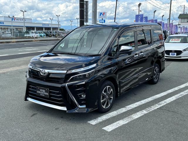 ヴォクシー ＺＳ　煌ＩＩ　４ＷＤ　純正ＳＤナビ　フルセグ　ＤＶＤ　Ｂｌｕｅｔｏｏｔｈ　セーフティーセンス　両側パワースライドドア　リアオートエアコン　ＬＥＤライト　スマートキー　ＥＴＣ　アイドリングストップ（2枚目）