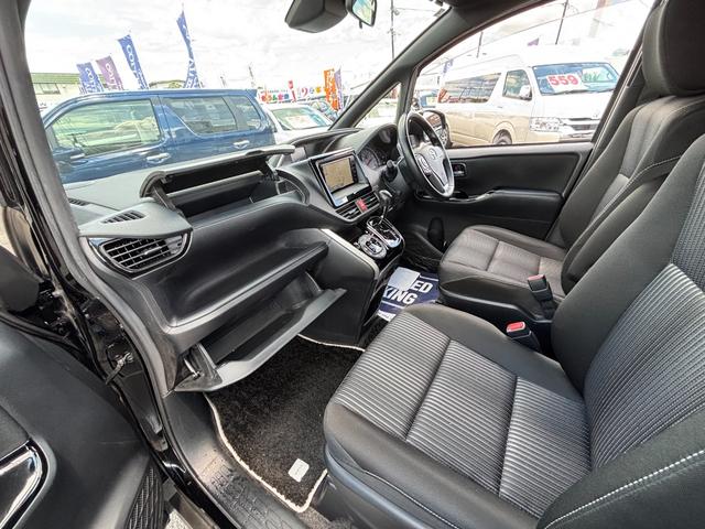 ヴォクシー ＺＳ　煌ＩＩ　４ＷＤ　純正ＳＤナビ　フルセグ　ＤＶＤ　Ｂｌｕｅｔｏｏｔｈ　セーフティーセンス　両側パワースライドドア　リアオートエアコン　ＬＥＤライト　スマートキー　ＥＴＣ　アイドリングストップ（24枚目）