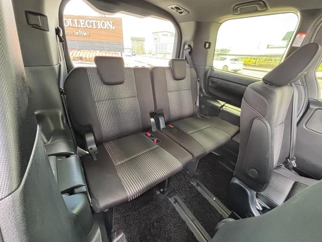 ヴォクシー ＺＳ　煌ＩＩ　４ＷＤ　純正ＳＤナビ　フルセグ　ＤＶＤ　Ｂｌｕｅｔｏｏｔｈ　セーフティーセンス　両側パワースライドドア　リアオートエアコン　ＬＥＤライト　スマートキー　ＥＴＣ　アイドリングストップ（30枚目）