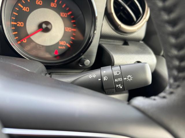 ジムニー ＸＣ　４ＷＤ　届出済未使用車　社外ディスプレイオーディオ　Ｂｌｕｅｔｏｏｔｈ　セーフティーサポート　パーキングセンサー　シートヒーター　ＬＥＤライト　スマートキー　純１６インチアルミ　アイドリングストップ（13枚目）