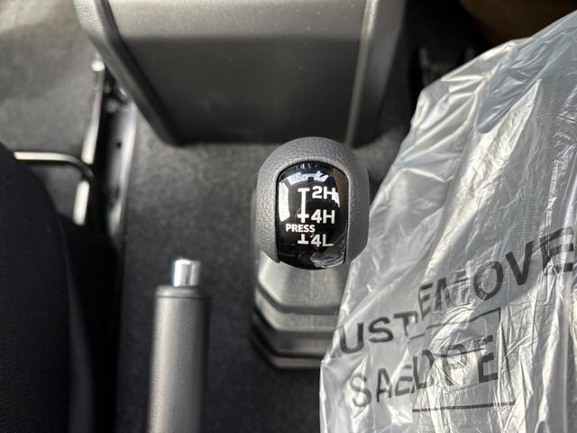 ジムニー ＸＣ　４ＷＤ　届出済未使用車　社外ディスプレイオーディオ　Ｂｌｕｅｔｏｏｔｈ　セーフティーサポート　パーキングセンサー　シートヒーター　ＬＥＤライト　スマートキー　純１６インチアルミ　アイドリングストップ（17枚目）