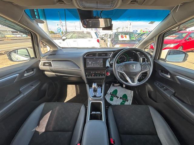 シャトル ハイブリッドＸ　ホンダセンシング　４ＷＤ　純正ディスプレイオーディオ　ワンセグ　ＣＤ　バックカメラ　ホンダセンシング　ハーフレザーシート　シートヒーター　ワイパーデアイサー　ＬＥＤライト　スマートキー　ＥＴＣ　ドラレコ（9枚目）