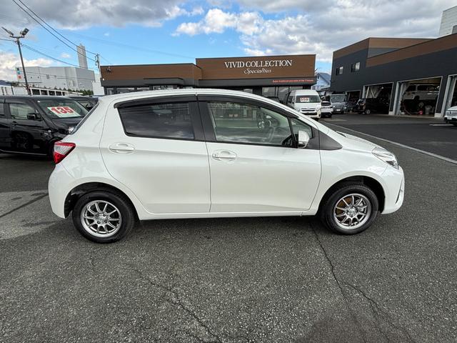 ヴィッツ Ｆ　４ＷＤ　社外ＳＤナビ　フルセグ　ＤＶＤ　Ｂｌｕｅｔｏｏｔｈ　バックカメラ　セーフティーセンス　寒冷地仕様　ＬＥＤライト　キーレス　ＥＴＣ（4枚目）