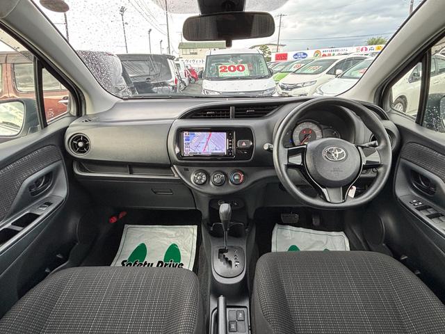 ヴィッツ Ｆ　４ＷＤ　社外ＳＤナビ　フルセグ　ＤＶＤ　Ｂｌｕｅｔｏｏｔｈ　バックカメラ　セーフティーセンス　寒冷地仕様　ＬＥＤライト　キーレス　ＥＴＣ（9枚目）