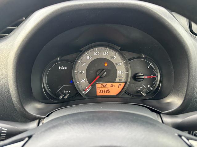 ヴィッツ Ｆ　４ＷＤ　社外ＳＤナビ　フルセグ　ＤＶＤ　Ｂｌｕｅｔｏｏｔｈ　バックカメラ　セーフティーセンス　寒冷地仕様　ＬＥＤライト　キーレス　ＥＴＣ（11枚目）