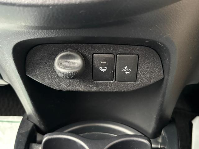 ヴィッツ Ｆ　４ＷＤ　社外ＳＤナビ　フルセグ　ＤＶＤ　Ｂｌｕｅｔｏｏｔｈ　バックカメラ　セーフティーセンス　寒冷地仕様　ＬＥＤライト　キーレス　ＥＴＣ（17枚目）