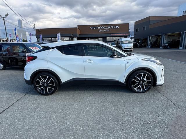 Ｃ－ＨＲ Ｓ　ＧＲスポーツ　純正ディスプレイオーディオ　フルセグ　Ｂｌｕｅｔｏｏｔｈ　バックカメラ　セーフティーセンス　スマートキー一体エンジンスターター　ＬＥＤライト　ＥＴＣ２．０（4枚目）