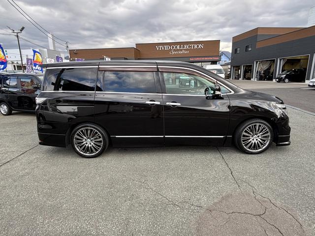 エルグランド 250ハイウェイスターアーバンクロム 4WD 純正メモリーナビ フルセグ DVD Bluetooth アラウンドビューモニター 後席フリップダウンモニター 両側パワースライドドア 社外19インチアルミ ローダウン ハーフレザーシート(4枚目)