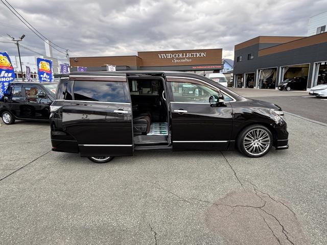 エルグランド 250ハイウェイスターアーバンクロム 4WD 純正メモリーナビ フルセグ DVD Bluetooth アラウンドビューモニター 後席フリップダウンモニター 両側パワースライドドア 社外19インチアルミ ローダウン ハーフレザーシート(5枚目)