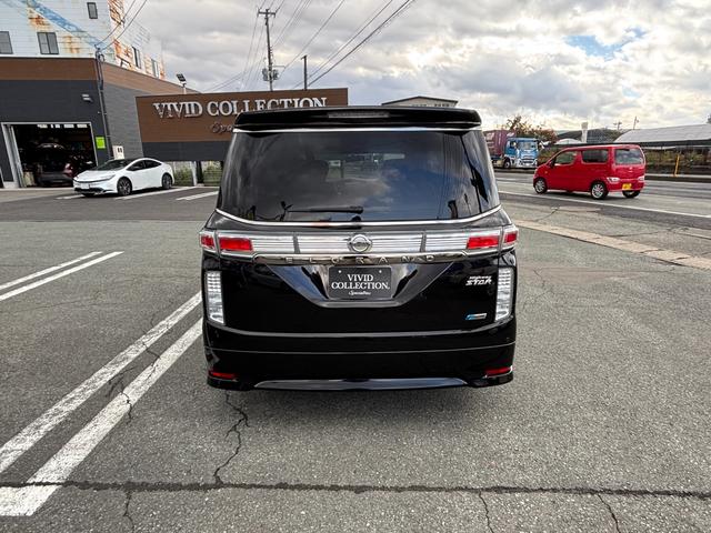 エルグランド 250ハイウェイスターアーバンクロム 4WD 純正メモリーナビ フルセグ DVD Bluetooth アラウンドビューモニター 後席フリップダウンモニター 両側パワースライドドア 社外19インチアルミ ローダウン ハーフレザーシート(7枚目)