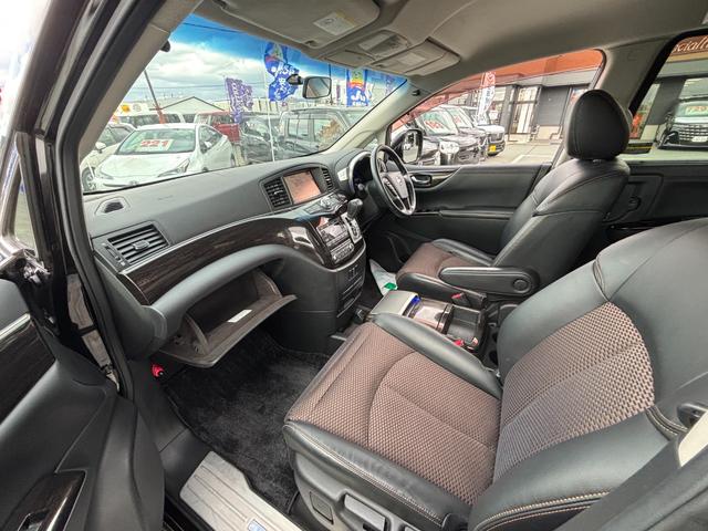 エルグランド 250ハイウェイスターアーバンクロム 4WD 純正メモリーナビ フルセグ DVD Bluetooth アラウンドビューモニター 後席フリップダウンモニター 両側パワースライドドア 社外19インチアルミ ローダウン ハーフレザーシート(25枚目)
