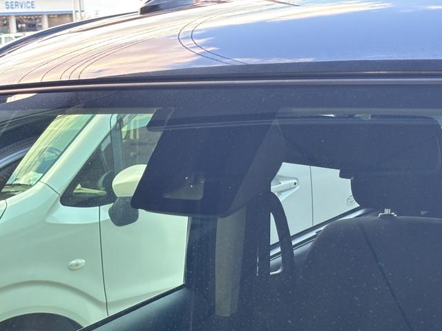 タンク カスタムＧ　Ｓ　４ＷＤ　社外９型ＳＤナビ　フルセグ　ＤＶＤ　Ｂｌｕｅｔｏｏｔｈ　バックカメラ　後席フリップダウンモニター　スマートアシスト　両側パワースライドドア　ＬＥＤライト　スマートキー　アイドリングストップ（9枚目）