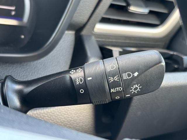 タンク カスタムＧ　Ｓ　４ＷＤ　社外９型ＳＤナビ　フルセグ　ＤＶＤ　Ｂｌｕｅｔｏｏｔｈ　バックカメラ　後席フリップダウンモニター　スマートアシスト　両側パワースライドドア　ＬＥＤライト　スマートキー　アイドリングストップ（14枚目）