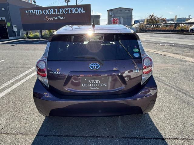 アクア Ｇブラックソフトレザーセレクション　純正ＳＤナビ　ワンセグ　ＣＤ　Ｂｌｕｅｔｏｏｔｈ　バックカメラ　スマートキー　黒革シート　前後ドラレコ　ＡＢＳ　Ｗエアバック（6枚目）