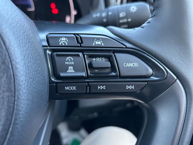 ヤリスクロス ハイブリッドZ ウルバーノ 4WD 登録済未使用車 純正ディスプレイオーディオ フルセグ Bluetooth パノラミックビューモニター セーフティーセンス 寒冷地仕様 アドバンスドパーク シートヒーター LEDライト ETC(12枚目)