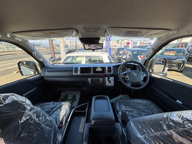 ハイエースワゴン グランドキャビン 4WD 登録済未使用車 純正SDナビ ワンセグ CD Bluetooth パノラミックビューモニター セーフティーセンス 寒冷地仕様 パワースライドドア デジタルインナーミラー スマートキー(9枚目)