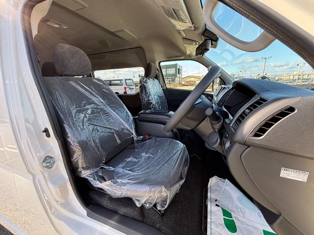 ハイエースワゴン グランドキャビン 4WD 登録済未使用車 純正SDナビ ワンセグ CD Bluetooth パノラミックビューモニター セーフティーセンス 寒冷地仕様 パワースライドドア デジタルインナーミラー スマートキー(20枚目)