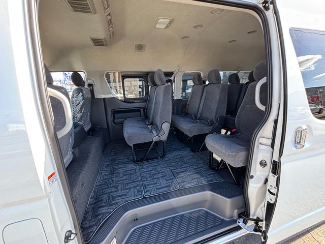 ハイエースワゴン グランドキャビン 4WD 登録済未使用車 純正SDナビ ワンセグ CD Bluetooth パノラミックビューモニター セーフティーセンス 寒冷地仕様 パワースライドドア デジタルインナーミラー スマートキー(25枚目)
