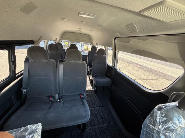 ハイエースワゴン グランドキャビン 4WD 登録済未使用車 純正SDナビ ワンセグ CD Bluetooth パノラミックビューモニター セーフティーセンス 寒冷地仕様 パワースライドドア デジタルインナーミラー スマートキー(27枚目)