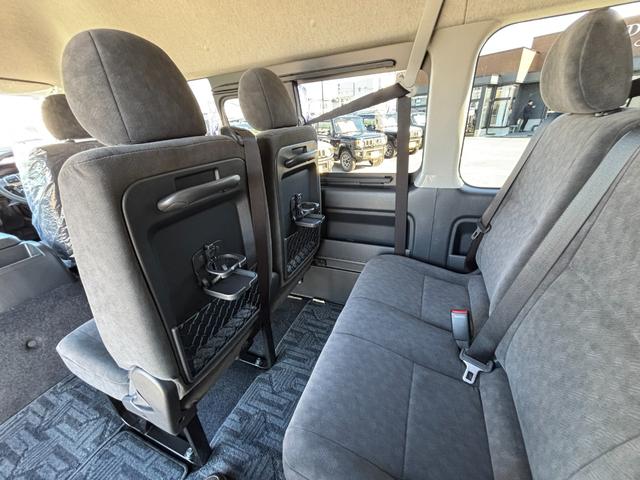 ハイエースワゴン グランドキャビン 4WD 登録済未使用車 純正SDナビ ワンセグ CD Bluetooth パノラミックビューモニター セーフティーセンス 寒冷地仕様 パワースライドドア デジタルインナーミラー スマートキー(29枚目)