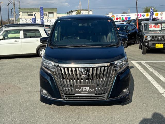 エスクァイア Ｇｉ　プレミアムパッケージ　ブラックテーラード　４ＷＤ　純正９型ＳＤナビ　フルセグ　ＤＶＤ　Ｂｌｕｅｔｏｏｔｈ　バックカメラ　後席フリップダウンモニター　セーフティーセンス　両側パワースライドドア　シートヒーター　ＬＥＤライト　スマートキー（3枚目）