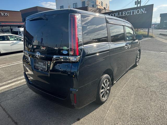 エスクァイア Ｇｉ　プレミアムパッケージ　ブラックテーラード　４ＷＤ　純正９型ＳＤナビ　フルセグ　ＤＶＤ　Ｂｌｕｅｔｏｏｔｈ　バックカメラ　後席フリップダウンモニター　セーフティーセンス　両側パワースライドドア　シートヒーター　ＬＥＤライト　スマートキー（6枚目）