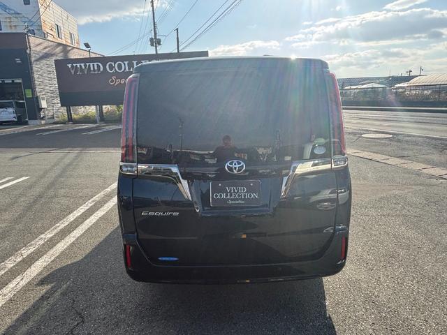 エスクァイア Ｇｉ　プレミアムパッケージ　ブラックテーラード　４ＷＤ　純正９型ＳＤナビ　フルセグ　ＤＶＤ　Ｂｌｕｅｔｏｏｔｈ　バックカメラ　後席フリップダウンモニター　セーフティーセンス　両側パワースライドドア　シートヒーター　ＬＥＤライト　スマートキー（7枚目）