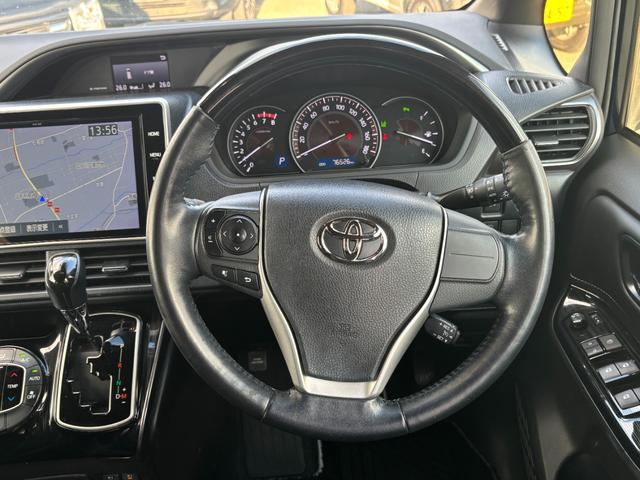 エスクァイア Ｇｉ　プレミアムパッケージ　ブラックテーラード　４ＷＤ　純正９型ＳＤナビ　フルセグ　ＤＶＤ　Ｂｌｕｅｔｏｏｔｈ　バックカメラ　後席フリップダウンモニター　セーフティーセンス　両側パワースライドドア　シートヒーター　ＬＥＤライト　スマートキー（10枚目）