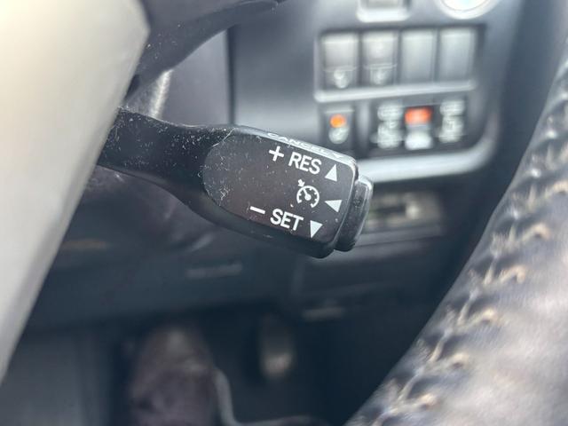 エスクァイア Ｇｉ　プレミアムパッケージ　ブラックテーラード　４ＷＤ　純正９型ＳＤナビ　フルセグ　ＤＶＤ　Ｂｌｕｅｔｏｏｔｈ　バックカメラ　後席フリップダウンモニター　セーフティーセンス　両側パワースライドドア　シートヒーター　ＬＥＤライト　スマートキー（12枚目）