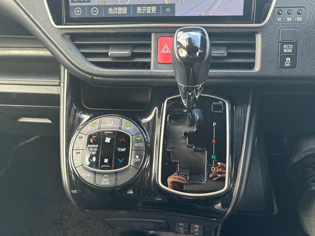 エスクァイア Ｇｉ　プレミアムパッケージ　ブラックテーラード　４ＷＤ　純正９型ＳＤナビ　フルセグ　ＤＶＤ　Ｂｌｕｅｔｏｏｔｈ　バックカメラ　後席フリップダウンモニター　セーフティーセンス　両側パワースライドドア　シートヒーター　ＬＥＤライト　スマートキー（14枚目）