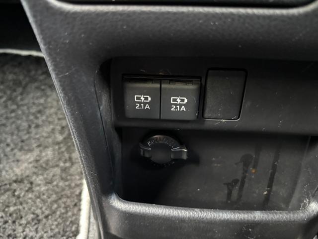 エスクァイア Ｇｉ　プレミアムパッケージ　ブラックテーラード　４ＷＤ　純正９型ＳＤナビ　フルセグ　ＤＶＤ　Ｂｌｕｅｔｏｏｔｈ　バックカメラ　後席フリップダウンモニター　セーフティーセンス　両側パワースライドドア　シートヒーター　ＬＥＤライト　スマートキー（16枚目）