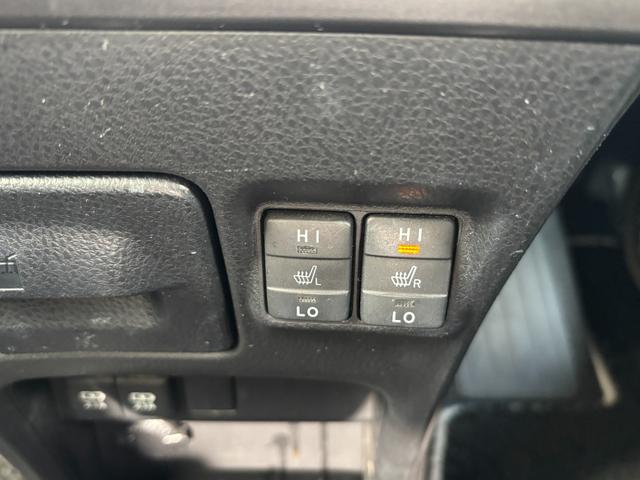 エスクァイア Ｇｉ　プレミアムパッケージ　ブラックテーラード　４ＷＤ　純正９型ＳＤナビ　フルセグ　ＤＶＤ　Ｂｌｕｅｔｏｏｔｈ　バックカメラ　後席フリップダウンモニター　セーフティーセンス　両側パワースライドドア　シートヒーター　ＬＥＤライト　スマートキー（20枚目）