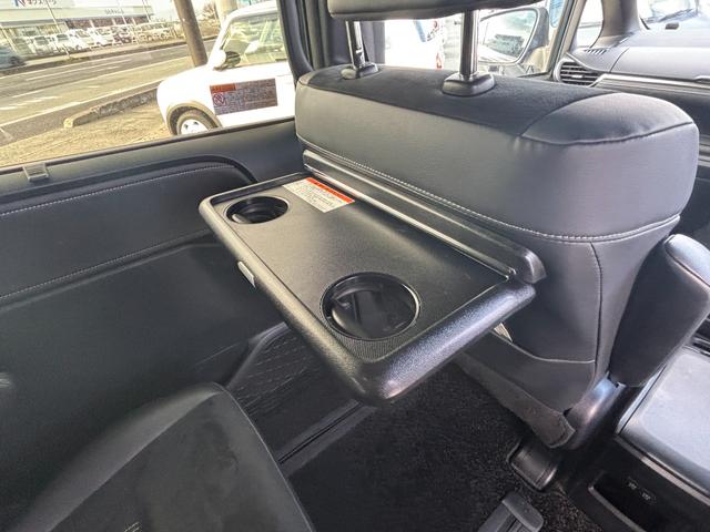 エスクァイア Ｇｉ　プレミアムパッケージ　ブラックテーラード　４ＷＤ　純正９型ＳＤナビ　フルセグ　ＤＶＤ　Ｂｌｕｅｔｏｏｔｈ　バックカメラ　後席フリップダウンモニター　セーフティーセンス　両側パワースライドドア　シートヒーター　ＬＥＤライト　スマートキー（27枚目）