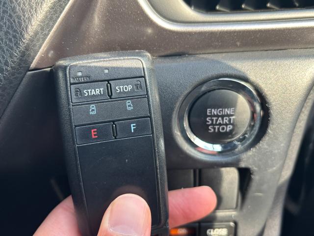 エスクァイア Ｇｉ　プレミアムパッケージ　ブラックテーラード　４ＷＤ　純正９型ＳＤナビ　フルセグ　ＤＶＤ　Ｂｌｕｅｔｏｏｔｈ　バックカメラ　後席フリップダウンモニター　セーフティーセンス　両側パワースライドドア　シートヒーター　ＬＥＤライト　スマートキー（31枚目）