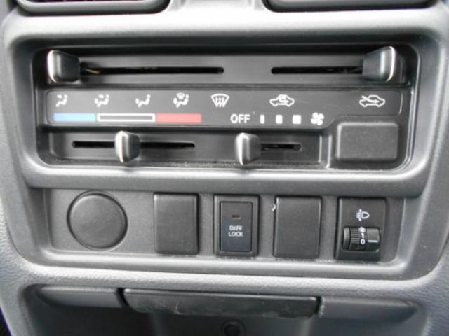 キャリイトラック ＫＣパワステ農繁仕様　４ＷＤ　パワステ　デフロック　荷台作業灯　チェーン　ＭＴ　運転席エアバッグ（4枚目）