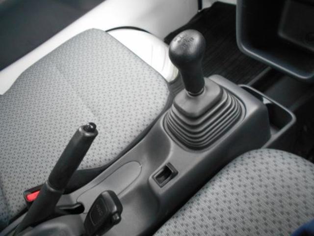 キャリイトラック ＫＣパワステ農繁仕様　４ＷＤ　パワステ　デフロック　荷台作業灯　チェーン　ＭＴ　運転席エアバッグ（6枚目）