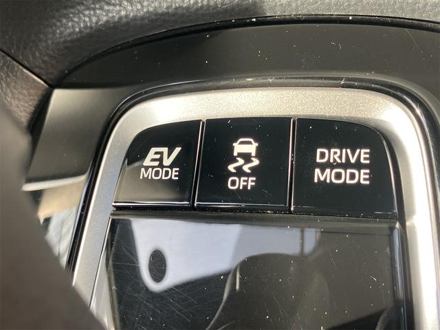 カローラクロス ハイブリッド　Ｚ　４ＷＤ　純正９インチディスプレイオーディオ　パノラマビューモニター　ドラレコ前後　ＥＴＣ　ＡＣ１００Ｖ電源　寒冷地仕様　衝突軽減装置　レーダークルコン　ＬＥＤヘッド／フォグランプ　シートヒーター（32枚目）