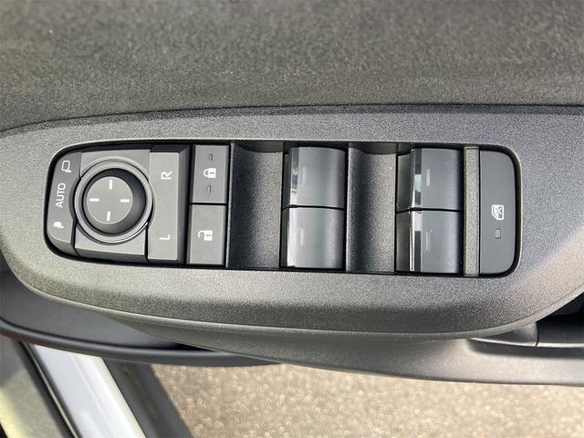 ヤリスクロス Ｇ　４ＷＤ　８インチ純正ディスプレイオーディオ　ナビ　フルセグＴＶ　Ｂｌｕｅｔｏｏｔｈ　バックモニター　ＥＴＣ　衝突軽減装置　レーダークルコン　寒冷地仕様　ミラーヒーター　オートハイビーム　１６ＡＷ（24枚目）