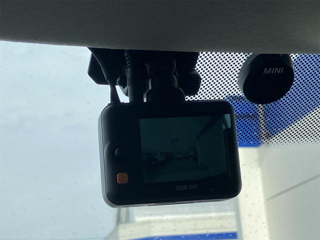 ＭＩＮＩ クーパーＤ　クロスオーバー　オール４　４ＷＤ　社外オーバーフェンダー　オールテレンタイヤ　バンパーガード　ＢＡＴＴＬＥＺマフラー　社外ナビＴＶ　バックカメラ　ナビＴＶ　バックカメラ　ドラレコ前後　ＥＴＣ　ＬＥＤヘッドランプ　スマートキー（8枚目）