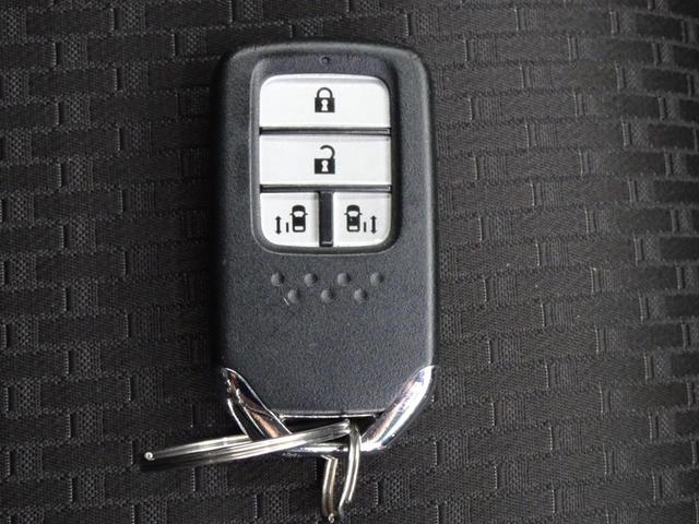 ステップワゴンスパーダ スパーダ　ホンダセンシング　１０インチナビ・フリップダウンモニター　フルセグ　ＵＳＢ入力端子　Ｂｌｕｅｔｏｏｔｈ接続　全周囲カメラ　バックカメラ　ミュージックプレイヤー接続可　１６インチアルミホイール　ＥＴＣレーンアシスト（28枚目）